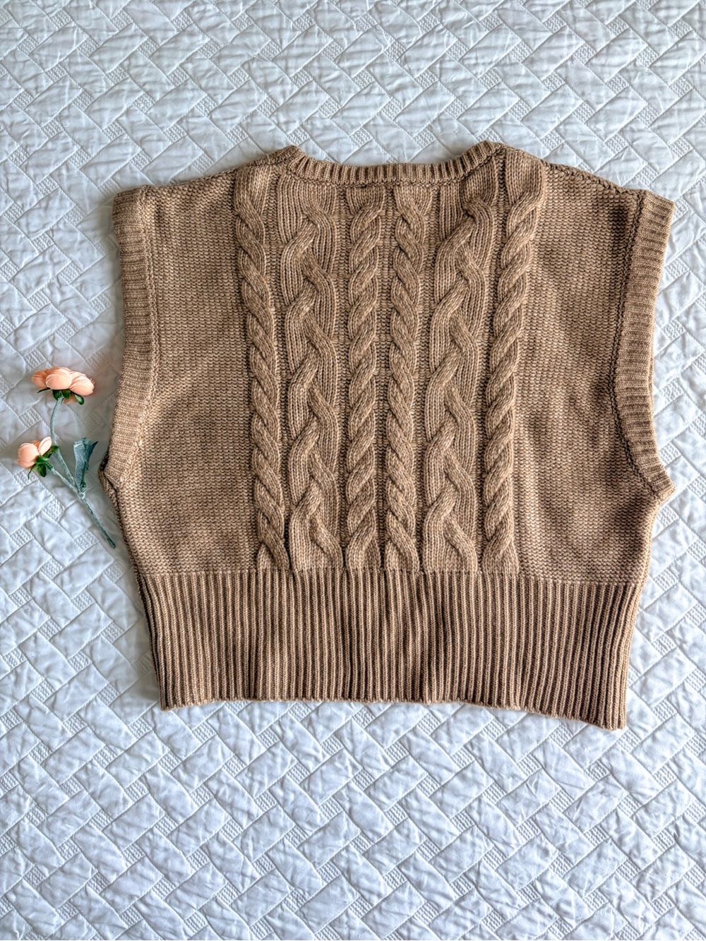 And Now This Cable Knit Sweater Vest Tan Cropped XL NWT - Picture 4 of 9